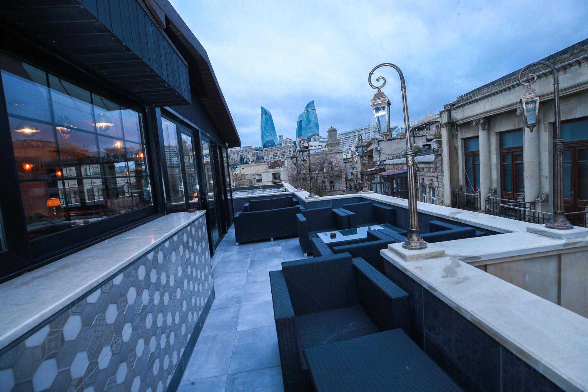 West Inn Hotel & Restaurant Nz Baku Exteriör bild